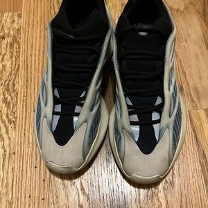 Marks no sole inside but good condition great sneakers/a